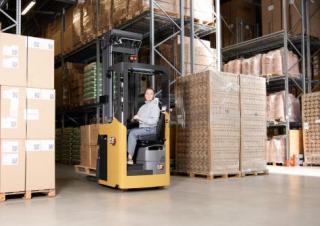 Regalové zakladače Regalové zakladače se sedadlem pro řidiče Caterpillar NSS16N2