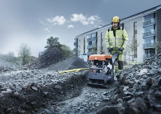 Vibrační desky Reverzní vibrační desky Husqvarna LG 204