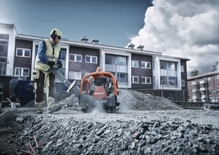 Vibrační desky Reverzní vibrační desky Husqvarna LG 300