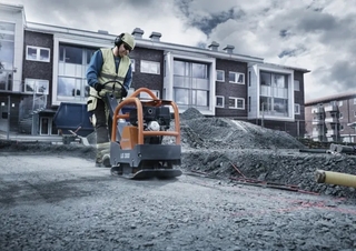 Vibrační desky Reverzní vibrační desky Husqvarna LG 300