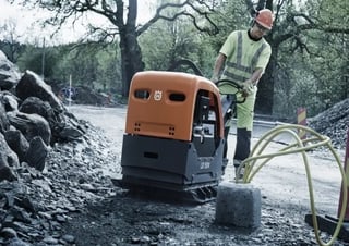 Vibrační desky Reverzní vibrační desky Husqvarna LG 504