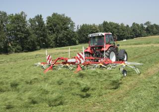 Rotační obraceče Pöttinger Hit 6.80 T
