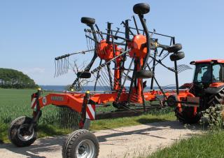 Rotační shrnovače Kubota RA2064