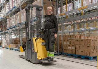 Regalové zakladače Ruční paletové vozíky Caterpillar NSF16N3SS