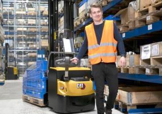 Regalové zakladače Ruční paletové vozíky Caterpillar NSP12N3IR