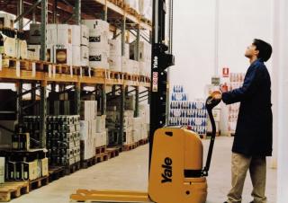 Regalové zakladače Ruční paletové vozíky Yale MS14IL