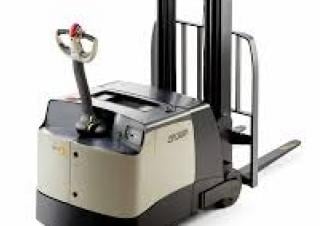 Regalové zakladače Ruční paletové vozíky Crown SHC 5540-30 TF