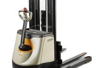 Regalové zakladače Ruční paletové vozíky Crown SX 3000-30 TT-3912