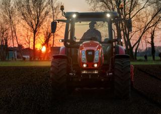 Rypadlo-nakladače Kubota B 26