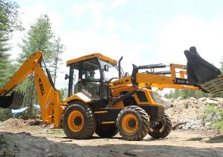 Rypadlo-nakladače Bull HD96 4WD