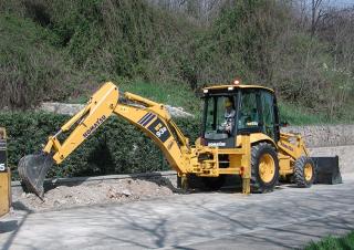 Rypadlo-nakladače Komatsu WB93R-5 