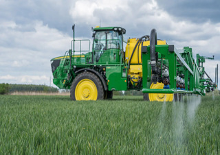 Samojízdné postřikovače John Deere R4140i