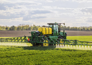 Samojízdné postřikovače John Deere R4140i