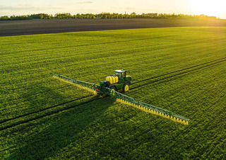 Samojízdné postřikovače John Deere R4140i