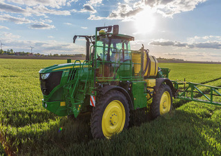 Samojízdné postřikovače John Deere R4140i