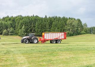 Silážní přívěsy Pöttinger Jumbo 6020 D