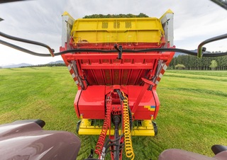 Silážní přívěsy Pöttinger Jumbo 7450 DB