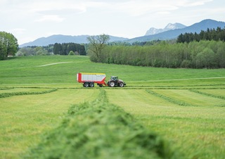 Silážní přívěsy Pöttinger Jumbo 7450 DB