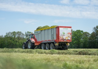 Silážní přívěsy Pöttinger Jumbo 7520 DB