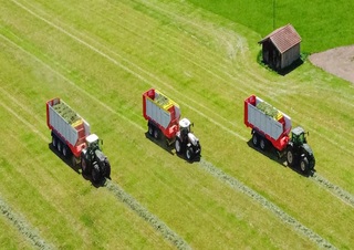 Silážní přívěsy Pöttinger Jumbo 8450 DB