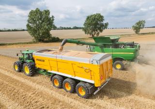 Silážní přívěsy Joskin TRANS-SPACE 8000/22TRC125