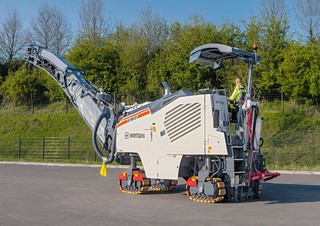 Silniční frézy Wirtgen W 130 CF