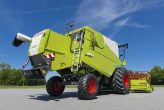 Sklízecí mlátičky Claas Avero 240