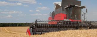Sklízecí mlátičky Massey Ferguson Centora 7382 AL