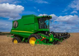 Sklízecí mlátičky John Deere S440 