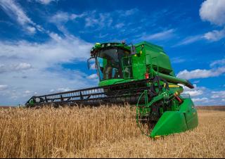 Sklízecí mlátičky John Deere S440 