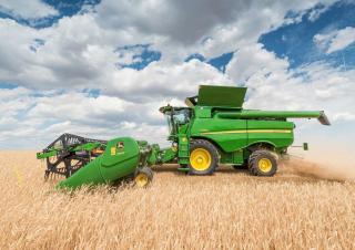 Sklízecí mlátičky John Deere S760