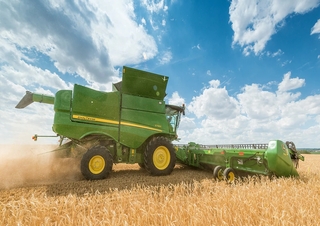 Sklízecí mlátičky John Deere S790 HM 