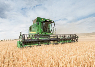Sklízecí mlátičky John Deere T 670 LL