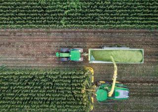 Sklízecí řezačky - pohon na 4 kola John Deere 9700