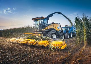 Sklízecí řezačky - pohon na 4 kola New Holland FR 480 
