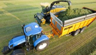 Sklízecí řezačky - pohon na 4 kola New Holland FR 500