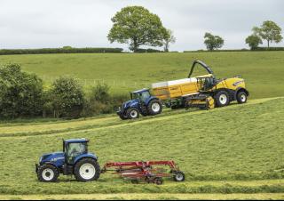 Sklízecí řezačky - pohon na 4 kola New Holland FR 550