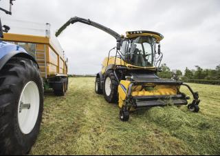 Sklízecí řezačky - pohon na 4 kola New Holland FR 550