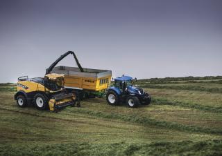Sklízecí řezačky - pohon na 4 kola New Holland FR 550