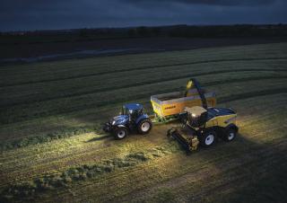 Sklízecí řezačky - pohon na 4 kola New Holland FR 550