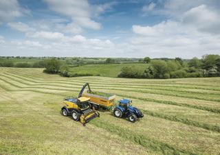 Sklízecí řezačky - pohon na 4 kola New Holland FR 550