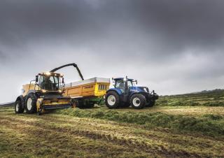 Sklízecí řezačky - pohon na 4 kola New Holland FR 550