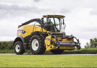 Sklízecí řezačky - pohon na 4 kola New Holland FR 550