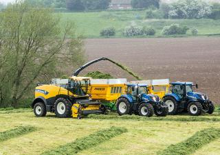 Sklízecí řezačky - pohon na 4 kola New Holland FR 780 