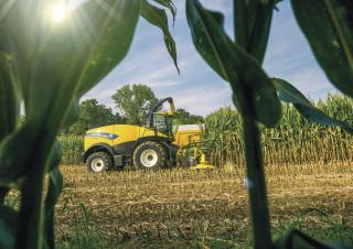 Sklízecí řezačky - pohon na 4 kola New Holland FR 780