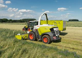 Sklízecí řezačky - pohon na 4 kola Claas Jaguar 990