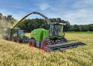 Sklízecí řezačky - pohon na 4 kola Fendt Katana 850