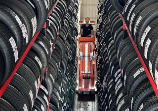Teleskopické pracovní plošiny Sloupové pracovní plošiny Faraone Elevah 75 Tires