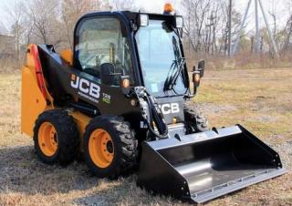 Smykem řízené nakladače JCB 135