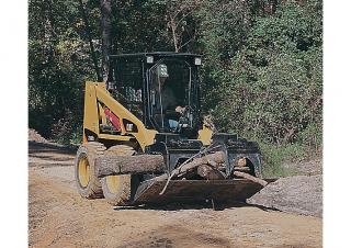 Smykem řízené nakladače Caterpillar 216B Series 3